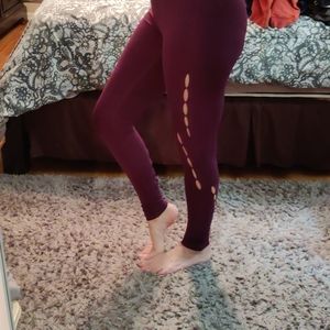 Yogalicios leggings with cut out sides